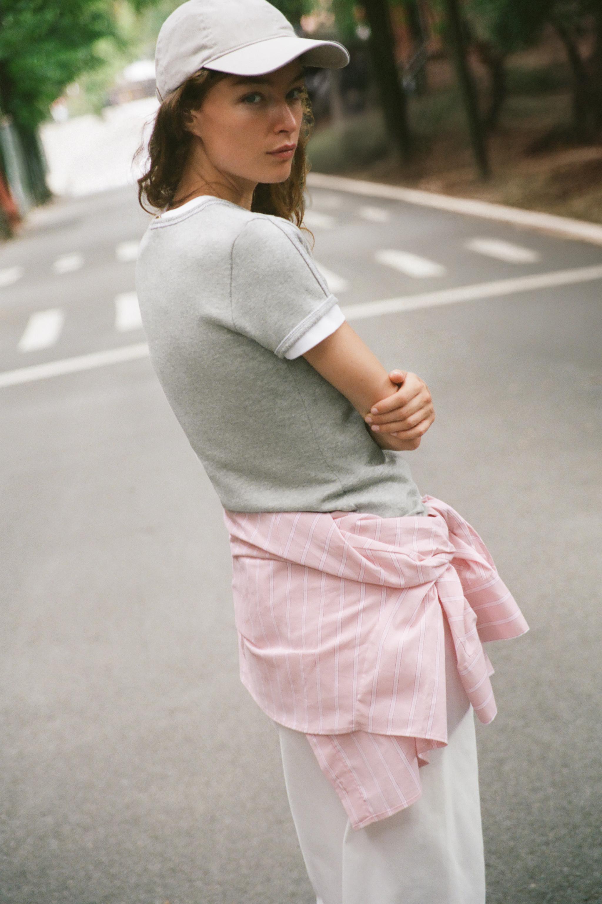 CONTRAST T-SHIRT
